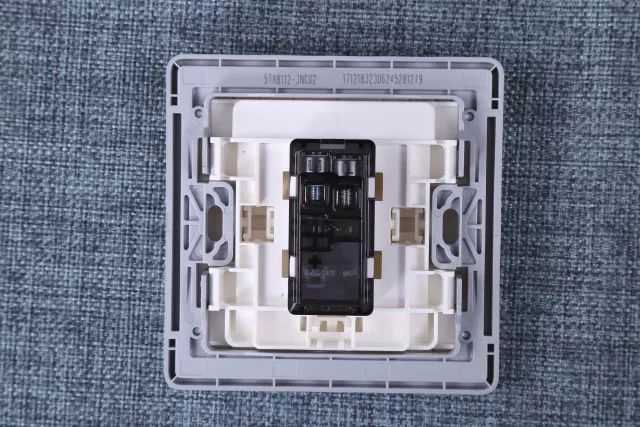 測評|無邊框開關(guān)之ABB、施耐德、西門子、羅格朗、西蒙