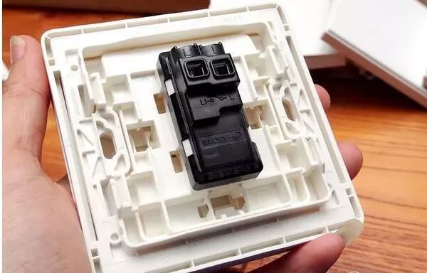 測評|無邊框開關(guān)之ABB、施耐德、西門子、羅格朗、西蒙