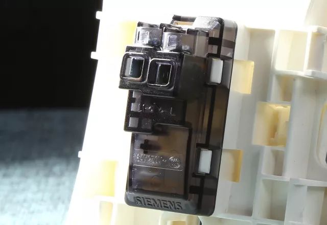 測評|無邊框開關(guān)之ABB、施耐德、西門子、羅格朗、西蒙