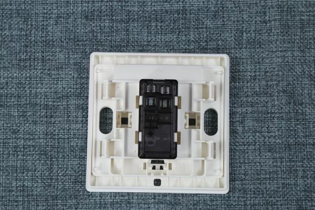 測評|無邊框開關(guān)之ABB、施耐德、西門子、羅格朗、西蒙