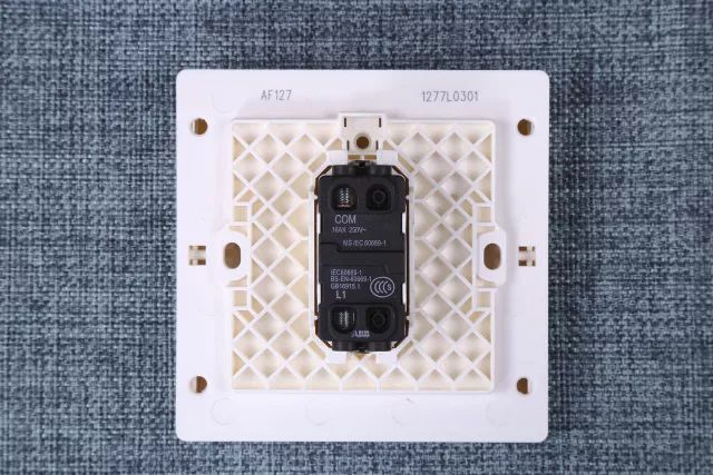 測評|無邊框開關(guān)之ABB、施耐德、西門子、羅格朗、西蒙