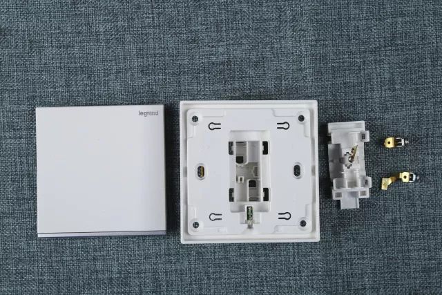 測評|無邊框開關(guān)之ABB、施耐德、西門子、羅格朗、西蒙