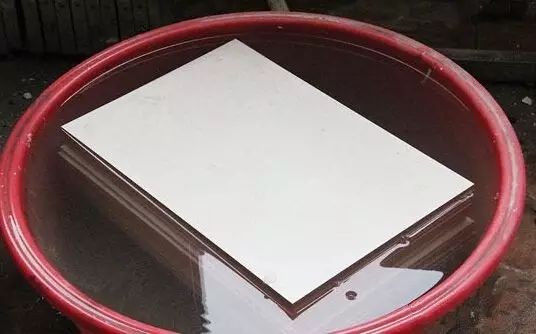 什么瓷磚好？全拋釉磚、拋光磚、?；u、通體大理石……